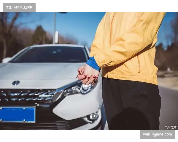 骑行达人“牙姐”李思亲临赛事现场，与骑友互动交流